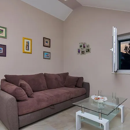 Beso Apartment